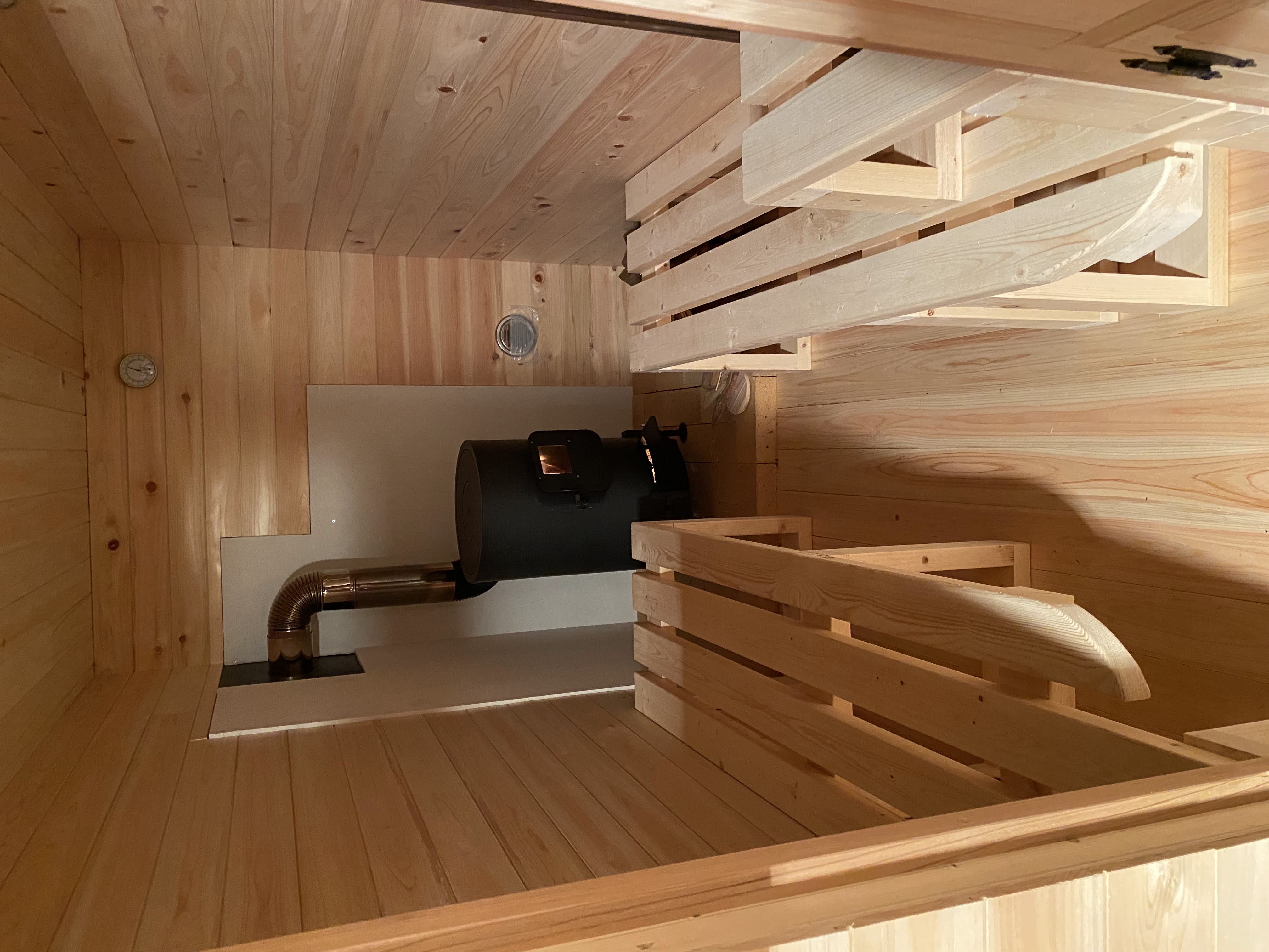 プライベートサウナ・桧羽目板施工